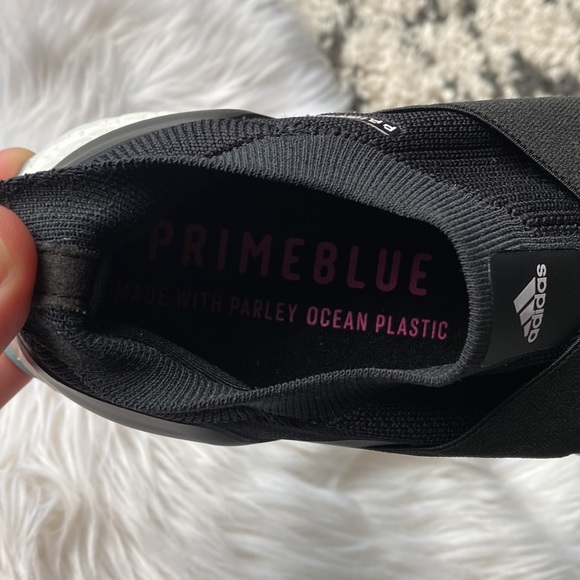 Women’s adidas ultraboost 5.0 DNA Running black-white-blue - Picture 8 of 11